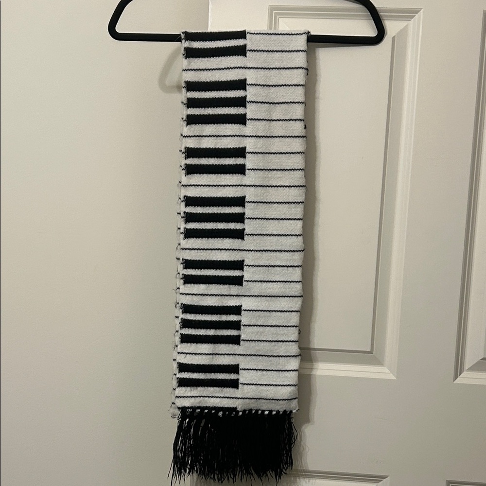 Vintage Novelty Black and White Piano Keyboard Scarf